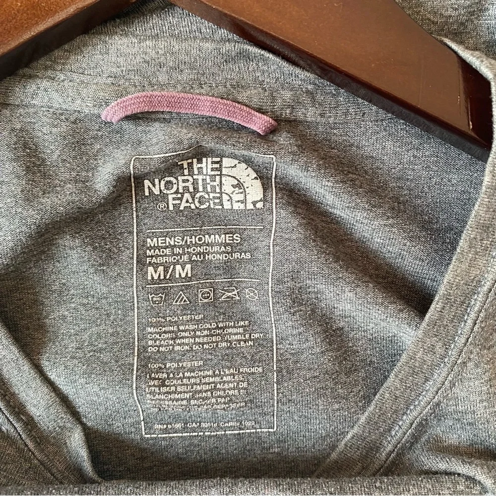 The North Face Men’s Graphic Crew Neck Short Sleeve T-Shirt Gray Size Medium